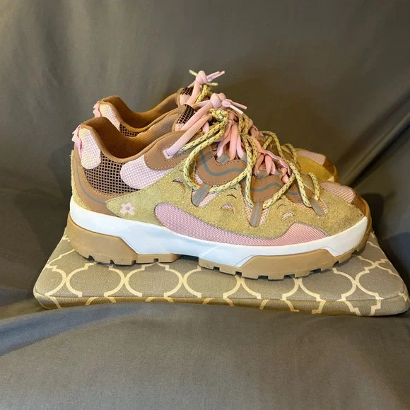 Converse Gianno X
Golf le Fleur “Parfait Pink” (GREAT CONDITION) - Picture 11 of 14